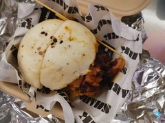 青咖喱菠萝烤鸡腿堡-shark burger·鲨鱼汉堡(交子大道店)