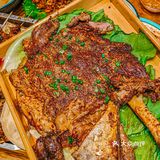 生活的烟火气，就藏在羔羊烤肉的夜市里