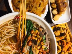 -爆炸头阿姨小四川正宗川味小吃(无任何分店)