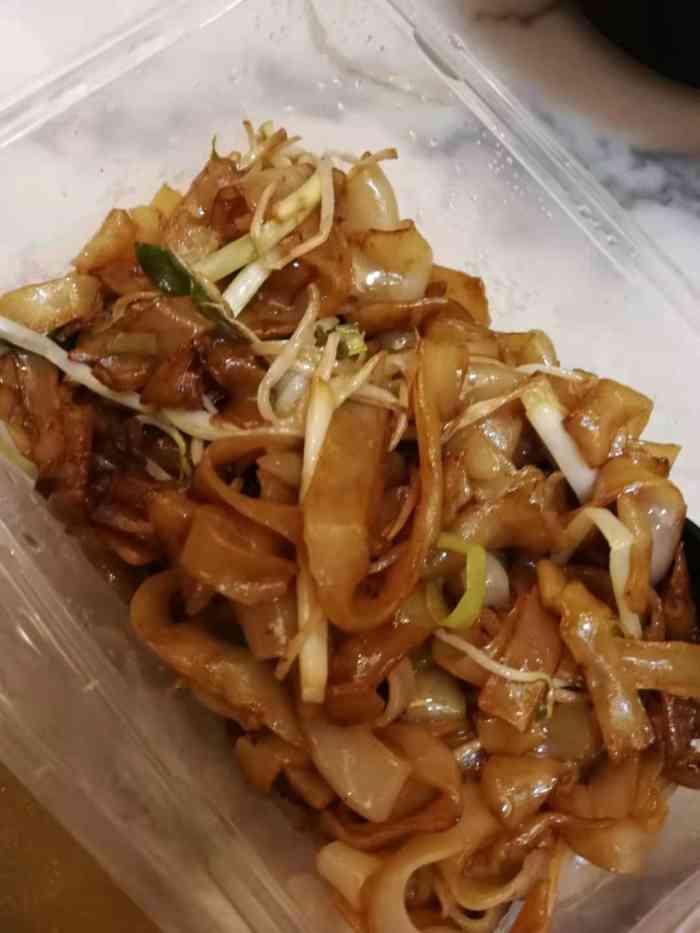 苦瓜排骨汤味道还行,干炒牛河味道一般