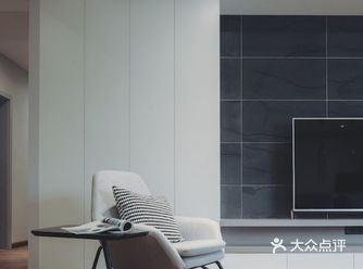 　　原本的一个次卧被拆除，将客厅场域扩展出一部分