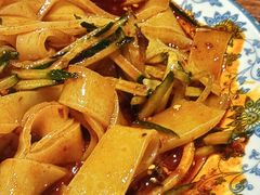 秘制凉皮-柴窝堡22号辣子鸡·传承新疆菜