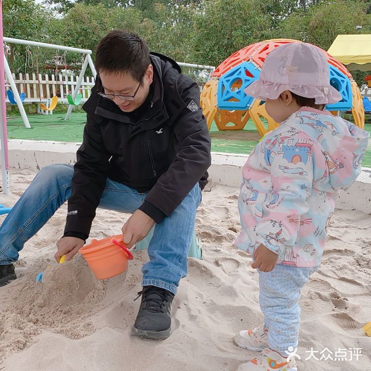 花町美学营地，西安近郊遛娃，挖沙萌宠和玩耍