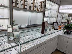 -翰佐蔡司小乐圆·依视路星趣控·暴龙眼镜折扣店