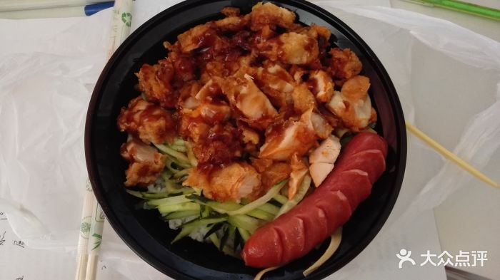 张姐烤肉拌饭脆皮鸡饭图片