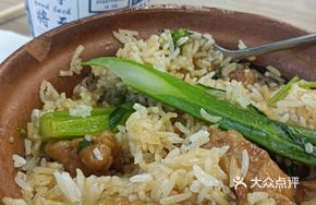 Chicken and Pork Rib Clay Pot Rice
