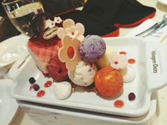 莓果华尔兹风味酸奶冰淇淋冰板烧-哈根达斯(世界城店)