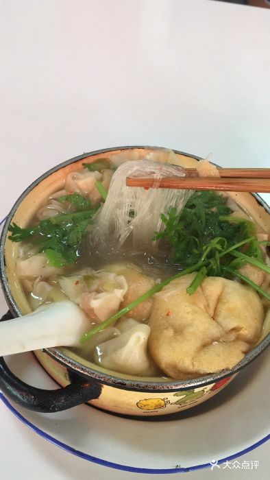 特色砂锅小吃小馄饨粉丝汤图片