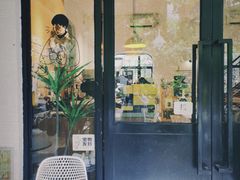 -彳亍咖啡·这里(水湾路店)