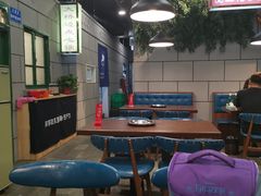 大堂-超越炭火牛蛙火锅鸡(河东店)