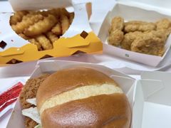 -麦当劳(上海虹桥站30B检票口楼上)