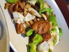 怡得泡菜炒牛肝菌-怡得观滇餐厅·地道昆明菜·1996(海埂大坝店)