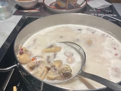 -尚尚仙·酸汤猪手·猪肚鸡火锅(华联万柳购物中心店)