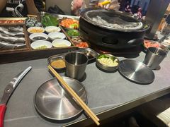 -围炉肉舍•炭烤活鳗•丹东海鲜烤肉(步行街店)