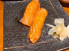 手握三文鱼寿司-吟松日式料理(莘庄店)