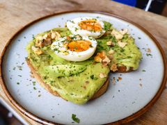 牛油果煮蛋吐司-RAC BAR(安福路店)