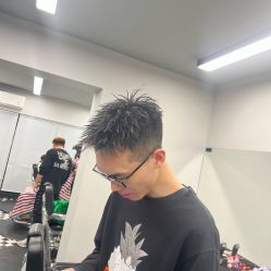 -15C7 男士理发馆 烫染专业店