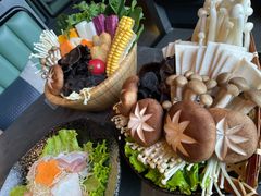 -湊湊火锅·茶憩(杭州湖滨银泰in77店)
