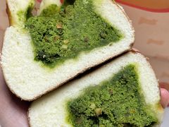 开心果碱水球-yeast面包店