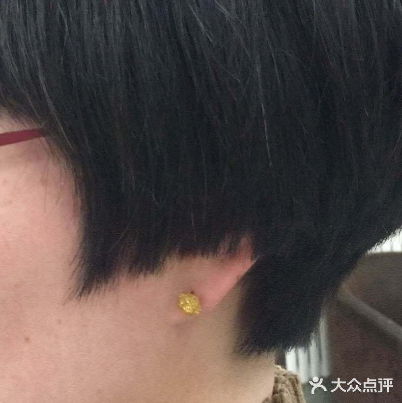 我是李龙老师的顾客，在来他这里理发之前，一直留长头发