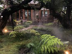 -Chom Cafe and Restaurant