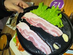 烤招牌厚切鲜猪五花-小米烤肉-泥炉炭烤(常营店)