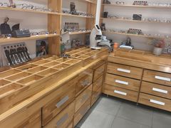 -豪门视光·星趣控·蔡司依视路眼镜代理商(中央大街店)