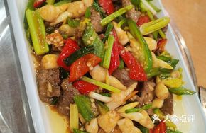 Stir-Fried Beef with Lotus Root Tips