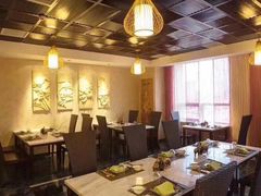 -华凌牛庄西餐厅(乌鲁木齐华凌美爵大饭店)
