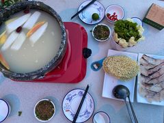 -墨脱石锅椰子鸡•香草鸭•东山羊(大东海店)