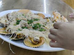 蒜蓉粉丝蒸扇贝-明记海鲜大排档(巽寮湾店)