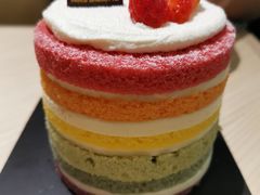 彩虹蛋糕切片-巴黎贝甜·生日蛋糕(环球中心店)