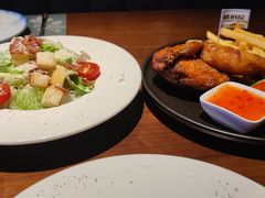 凯撒色拉-Ambra Haus琥珀屋精酿餐厅(宝山店)