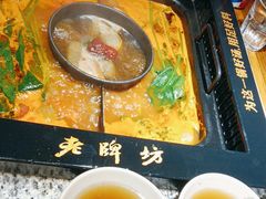 -老牌坊云南鱼豆花火锅(哈西万达店)