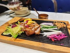 小鹿烤肉-鹿港小镇(金虹桥国际中心店)