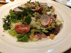 生鲜蔬果色拉佐坚果-新贝乐意大利餐厅(苏州中心店)