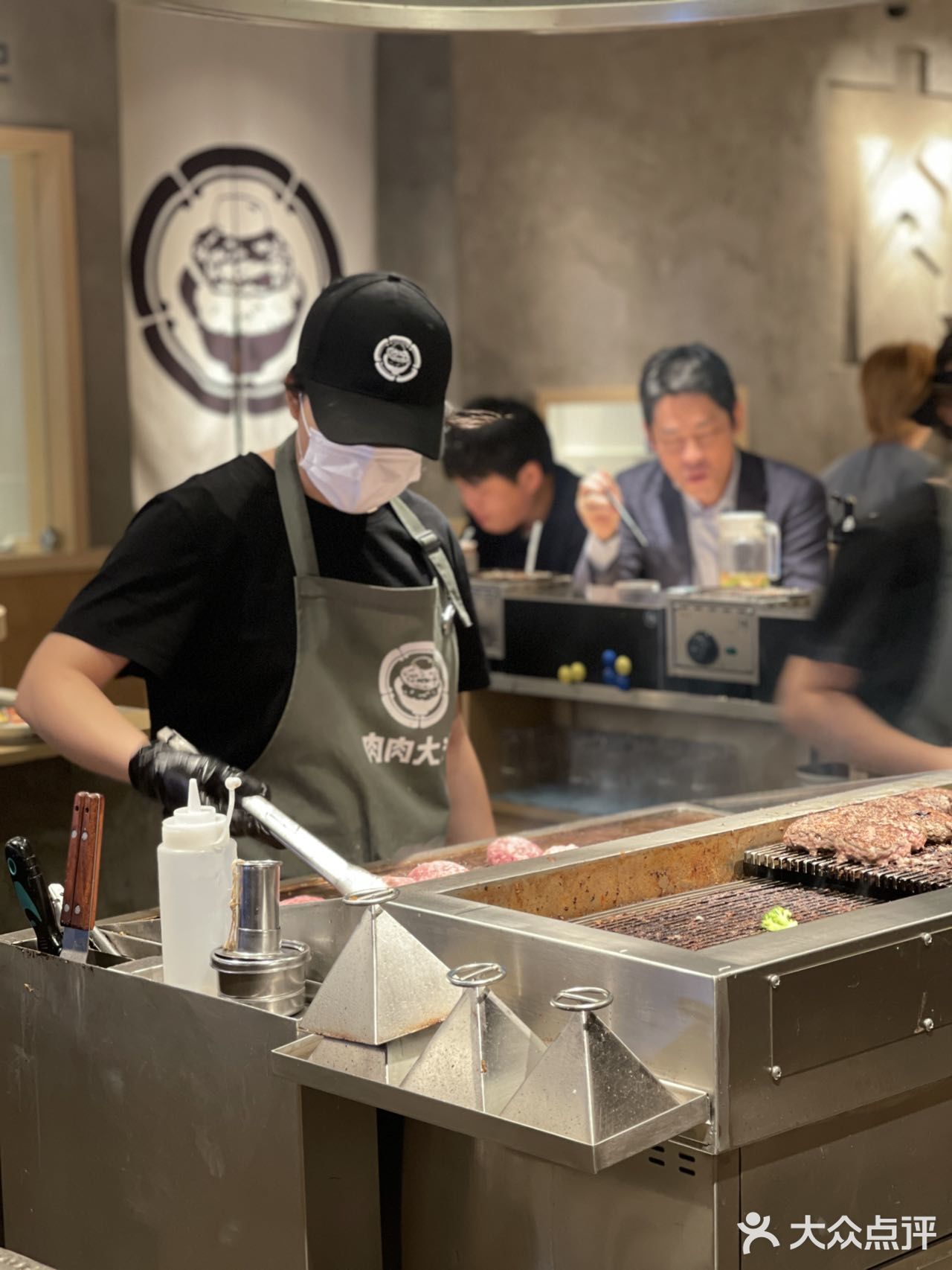 不用出国门，也能get日本网红牛肉汉堡啦！