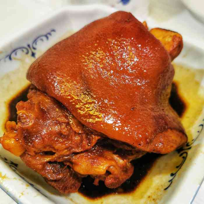 万山蹄和河棒豆腐煲很好吃,老板很热情