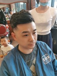 -THE BARN大屋理发馆
