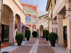 -佛罗伦萨小镇广佛名品奥特莱斯(疏港路店)