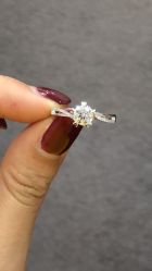 -威德钻石-克拉钻大本营(南京东路店)