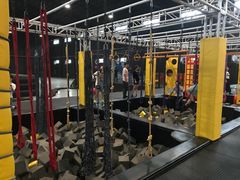 -嘿哟动霸CHUA·新潮玩运动娱乐中心·蹦床滑冰团建乐园