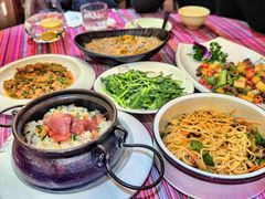 -香巴拉云南餐厅(华莱坞店)