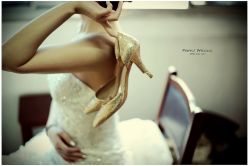 拍婚鞋的创意-上海彩妆秀摄影设计有限公司