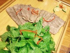 薄荷牛肉卷-云海肴·汽锅鸡·云南菜(天津国金汇店)