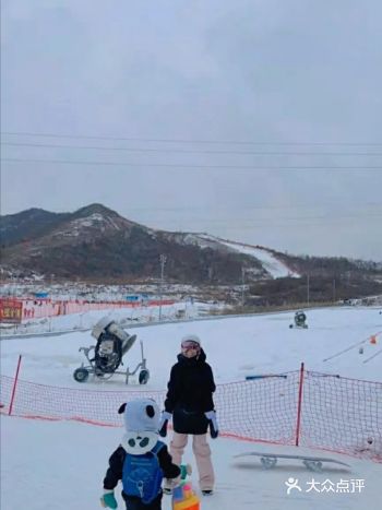 滑雪的孩子都是小勇士哦！