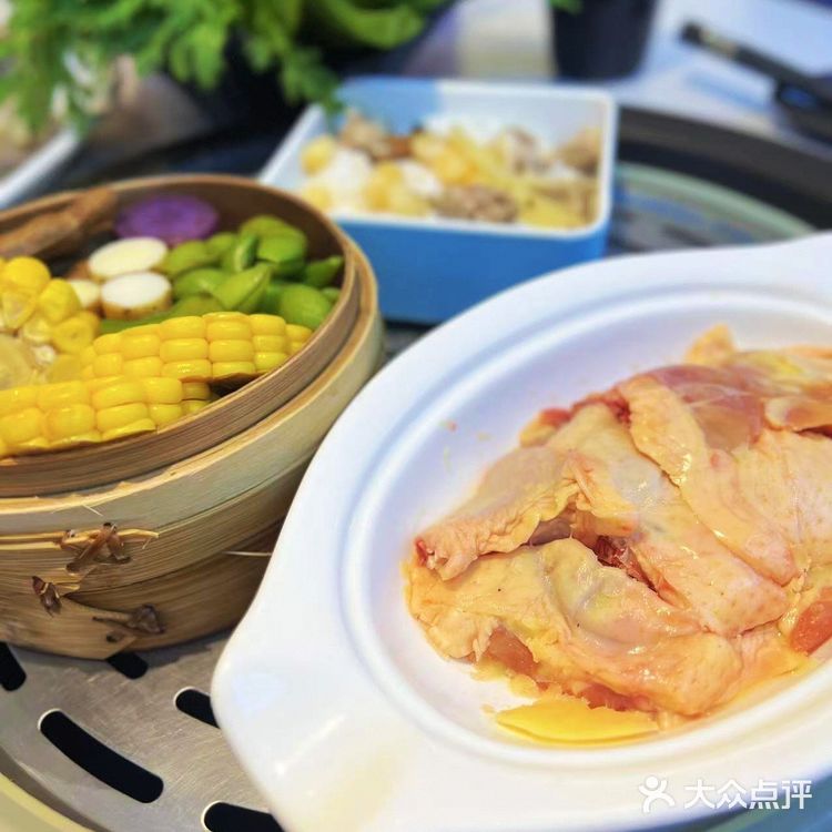 定西路人气尚蒸燚蒸汽海鲜，黄金面包蟹回味无穷