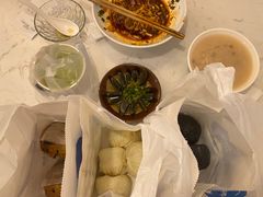 黑猪肉黑金包-李与白包子铺(桐梓林店)
