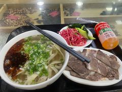 -陇上全荟兰州传统牛肉面(延吉路店)