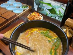 -银米·云南传统过桥米线(双廊黑金冠店)